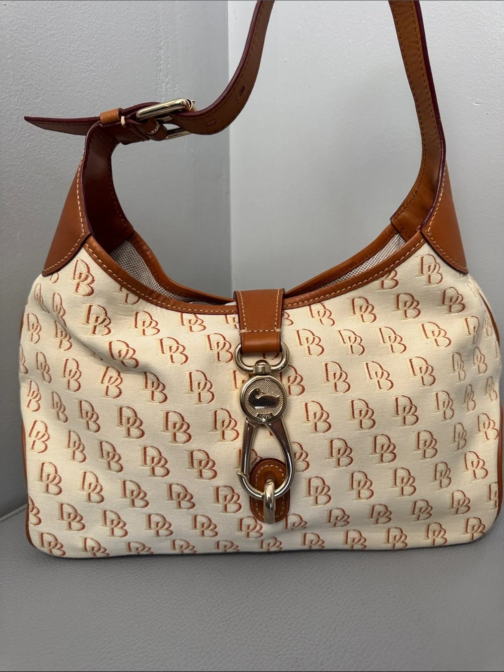 DOONEY & BOURKE CREAM TAN CANVAS LEATHER DB LOGO LOCK HOBO CRESCENT SHOULDER BAG